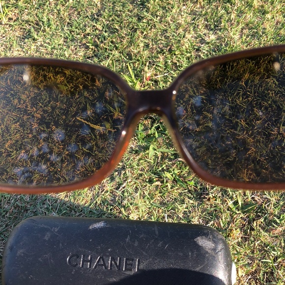 Chanel Sunglasses w case - Picture 4 of 8